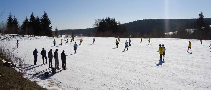 Futbalov ihrisko v zime